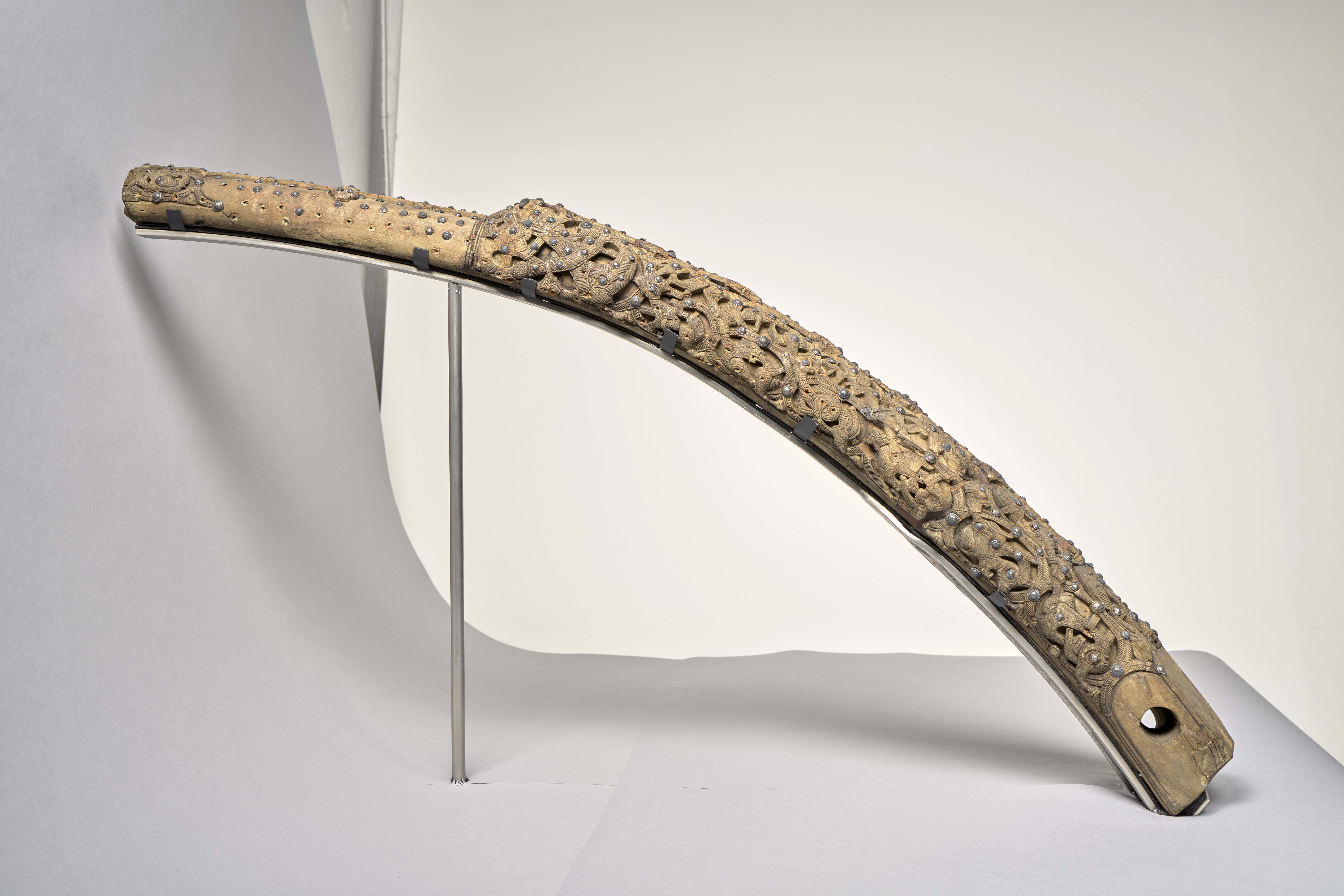 Oseberg Intact Sledge Pole - Kirsten Helgeland - Kulturhistorisk Museum CC BY-SA 01