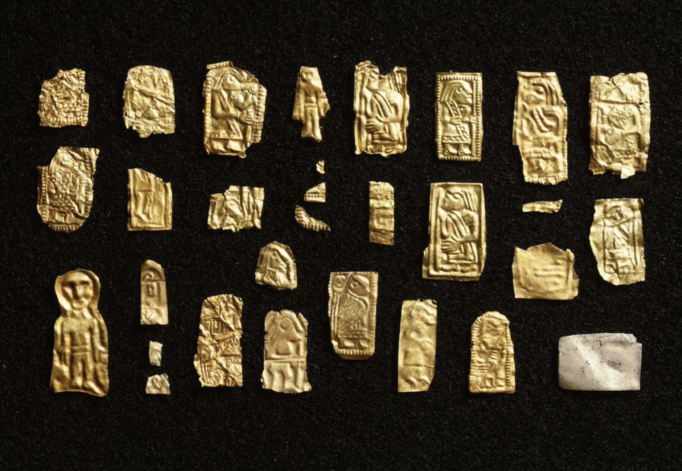 Gold Foil Figures. Sorte Muld, Bornholm, Denmark. Nationalmuseet, København, 6255/85. Photo: Lennart Larsen (CC BY-SA).