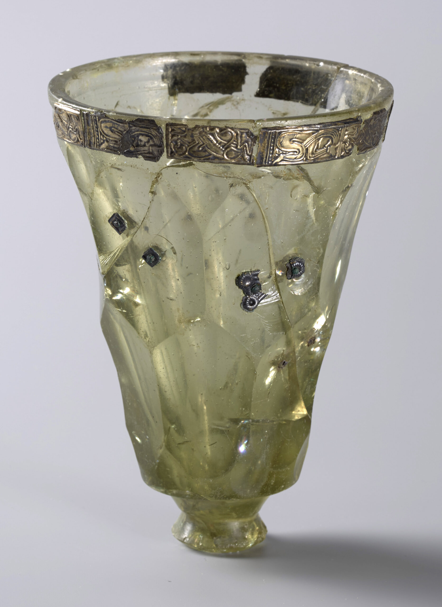Glass Cup. Snartemo, Agder, Norway. Kulturhistorisk Museum, Oslo, C26001/v. Photo: Kirsten Helgeland (CC BY-SA).