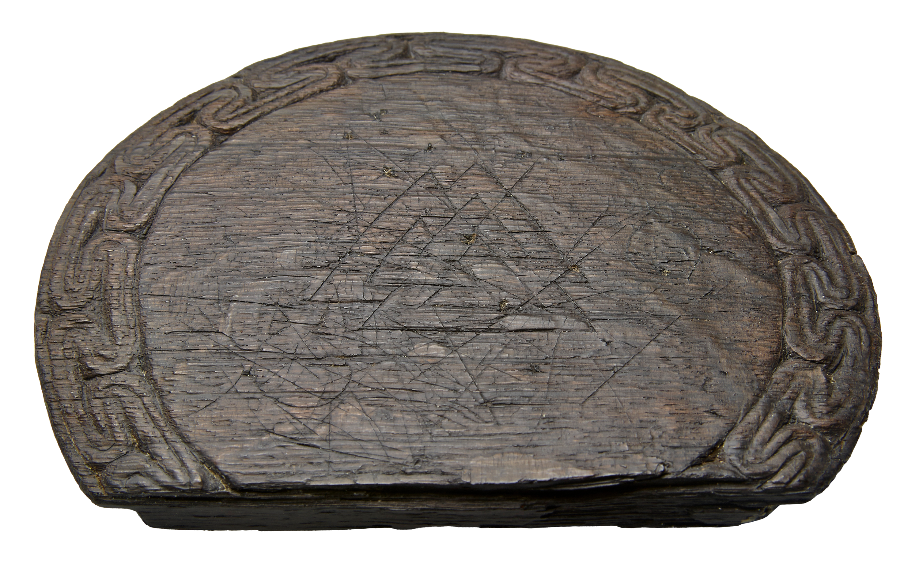 Lid. Oseberg, Vestfold, Norway. Kulturhistorisk Museum, Oslo, C55000/6. Photo: Mårten Teigen (CC BY-SA).
