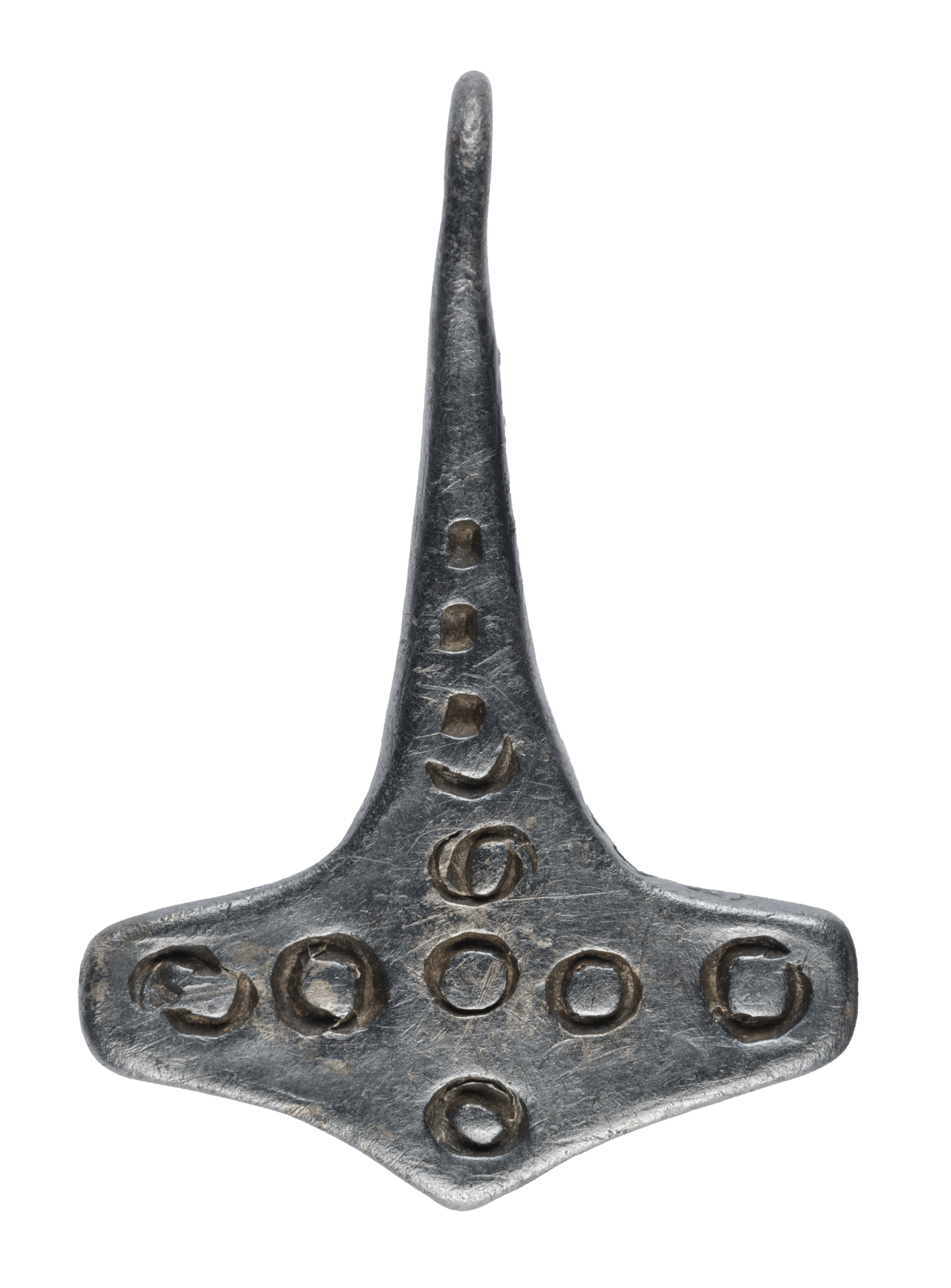 Mjölnir Pendant. Flekstad, Trøndelag, Norway. NTNU Vitenskapsmuseet, Trondheim, T26659. Photo: Aleksi Pienimäki (CC BY-SA).